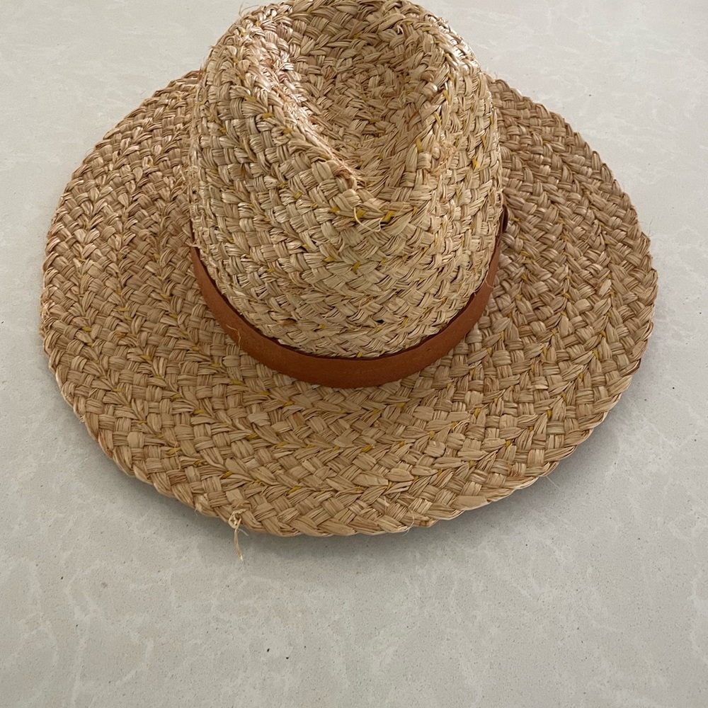 Pistil straw hat